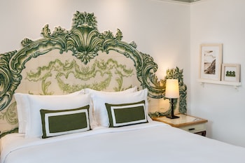 Junior Suite, 1 Queen Bed, Resort View (Balcony)