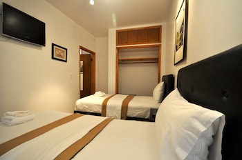 Shared Bathroom Economy Suite