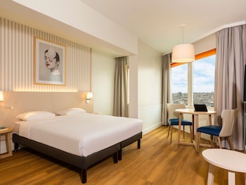 Studio, 1 Double or 2 Twin Beds