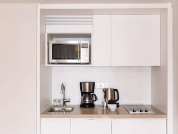 Studio, 1 Double or 2 Twin Beds