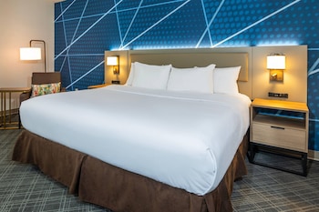 Suite, 1 King Bed with Sofa bed, Non Smoking (Upgrade)