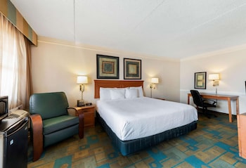 Room, 1 King Bed, Accessible (Mobility, Bathtub w/Grab Bars)