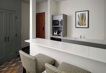 Suite, 1 Bedroom, Accessible (Roll-In Shower)