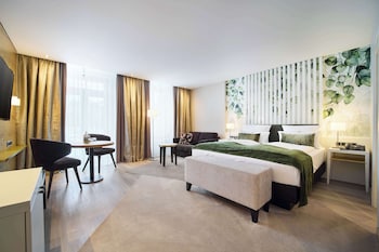 Premium Room, 1 Double Bed, Balcony, Park View (Converts to 2 Twin Beds)