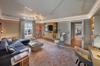 Knightsbridge, Suite