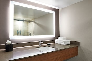 Room, 2 Queen Beds, Hearing Accessible (Roll-in Shower)