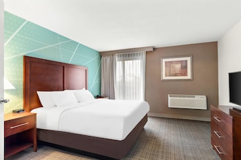 Suite, 1 King Bed with Sofa bed, Non Smoking