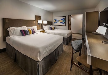 Standard Room, 2 Queen Beds, Accessible, Bathtub
