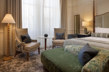 Suite, 1 King Bed (Sir Conan Doyle)
