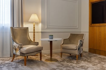 Family Room, 1 King Bed, Connecting Rooms
