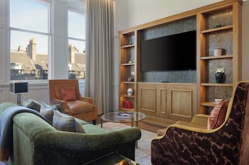 Suite, 1 King Bed (Sir Conan Doyle)