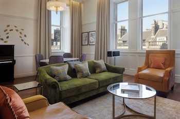 Suite, 1 King Bed (Sir Conan Doyle)