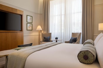 Suite, 1 King Bed (Sir Conan Doyle)