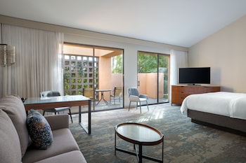 Deluxe Room, 1 King Bed