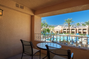 Deluxe Room, 2 Queen Beds, Pool View