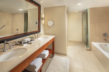 Executive Suite, 1 King Bed with Sofa bed