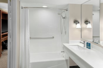 Room, 1 Queen Bed (Mobility/Hearing Accessible, Tub)