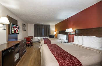 Deluxe Room, 2 Queen Beds, Smoking