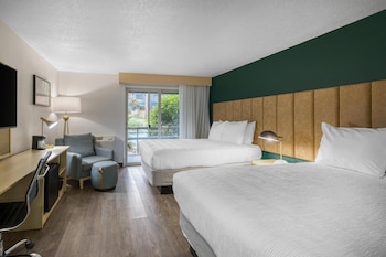 Standard Room, 2 Queen Beds, Balcony, Courtyard View