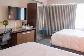 Deluxe Room, 2 Double Beds, Accessible