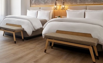 Studio Suite, 2 Queen Beds (Mobility Accessible, Tub)