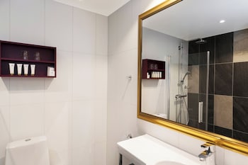 Classic Queen Room