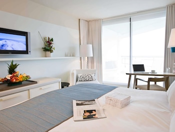Classic Room, 1 King Bed, Terrace, Partial Sea View