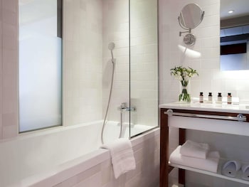 Classic Room, 1 King Bed, Terrace