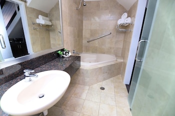 Superior Suite, 1 King Bed, Non Smoking, Jetted Tub (Living Room)