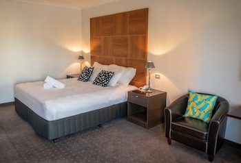 Superior Room, 1 King Bed, Non Smoking, Ground Floor
