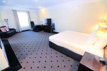 Executive Room, 1 King Bed, Jetted Tub, Ground Floor