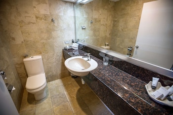 Superior Room, 1 King Bed, Non Smoking, Ground Floor