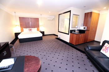 Executive Room, 1 King Bed, Jetted Tub, Ground Floor