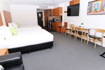 Superior Apartment, 2 Queen Beds, Kitchen, Courtyard Area