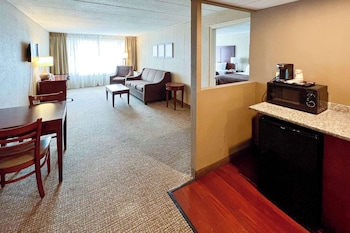 Suite, 2 Queen Beds, Non Smoking