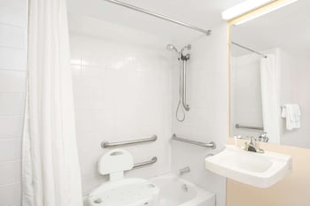 Room, 1 Double Bed, Accessible, Non Smoking (Mobility, Tub w/Grab Bars)