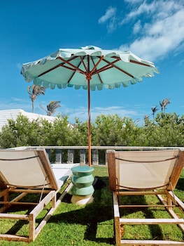 Room, Garden View