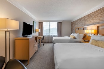 Standard Room, 2 Queen Beds, Non Smoking, Refrigerator
