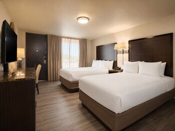 Deluxe Double Room Single Use, 2 Queen Beds, Non Smoking