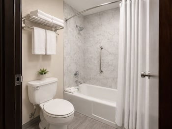 Deluxe Double Room Single Use, 2 Queen Beds, Non Smoking