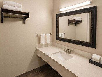 Deluxe Double Room Single Use, 2 Queen Beds, Non Smoking