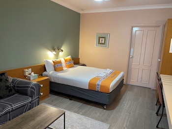 Standard Room, 1 Queen Bed