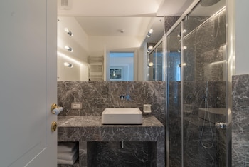 Junior Suite, 1 Queen Bed, Kitchenette (with Single Sofabed)