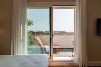 Junior Suite, 1 Queen Bed, Kitchenette (with Single Sofabed)