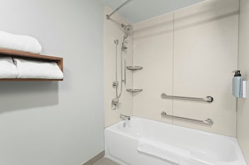 Room, 1 King Bed, Hearing Accessible (Accessible Bathtub)