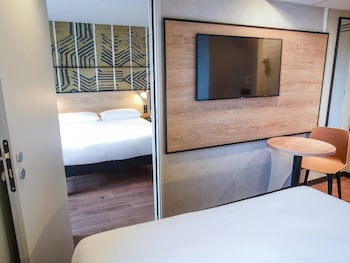 Standard Suite, 2 Double Beds