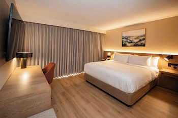 Room, 1 King Bed, Accessible (Hearing)