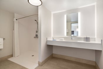 Room, 2 Queen Beds, Roll-in Shower (Communications, Mobility Accessible)