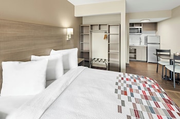 Suite, 1 Double Bed, Non Smoking, Kitchen