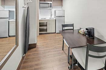 Suite, 1 Double Bed, Non Smoking, Kitchen